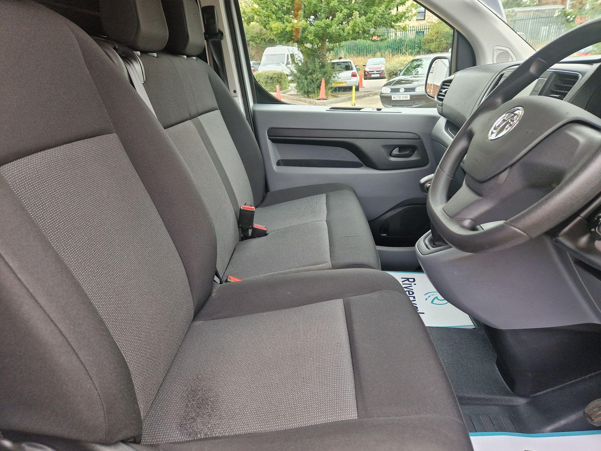 Vauxhall Vivaro image 13